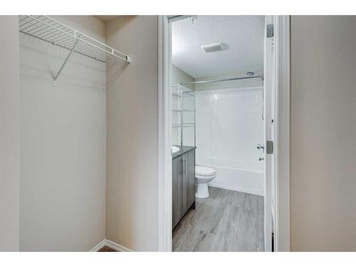 1335-81 Legacy Boulevard Se, Calgary, AB - Indoor Photo Showing Bathroom