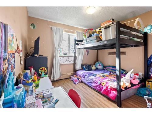 303-10 Dover Point Se, Calgary, AB - Indoor Photo Showing Bedroom