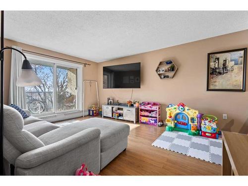 303-10 Dover Point Se, Calgary, AB - Indoor Photo Showing Living Room