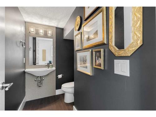 446 Quarry Way Se, Calgary, AB - Indoor Photo Showing Bathroom