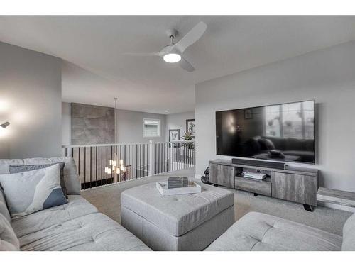 132 Sunrise Common, Cochrane, AB - Indoor Photo Showing Living Room