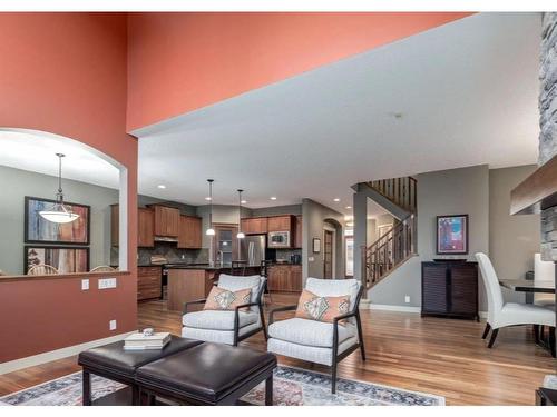 111 Cranleigh Terrace Se, Calgary, AB - Indoor Photo Showing Living Room