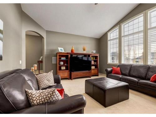 111 Cranleigh Terrace Se, Calgary, AB - Indoor Photo Showing Living Room