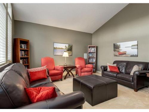 111 Cranleigh Terrace Se, Calgary, AB - Indoor Photo Showing Living Room