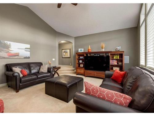 111 Cranleigh Terrace Se, Calgary, AB - Indoor Photo Showing Living Room