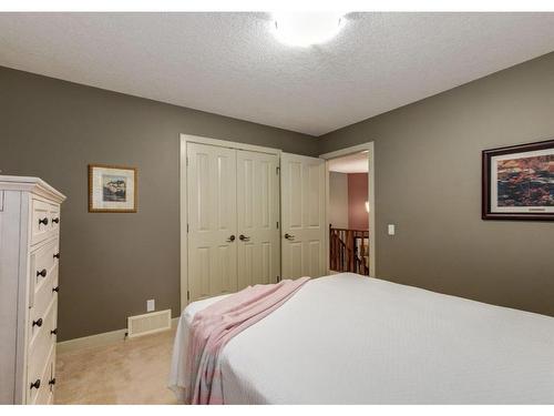 111 Cranleigh Terrace Se, Calgary, AB - Indoor Photo Showing Bedroom