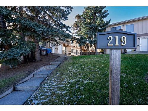 105-219 Huntington Park Bay Nw, Calgary, AB - Outdoor