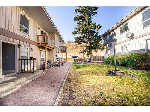 105-219 Huntington Park Bay Nw, Calgary, AB - Outdoor