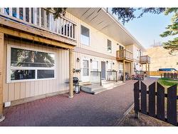 105-219 Huntington Park Bay NW Calgary, AB T3K 5H5