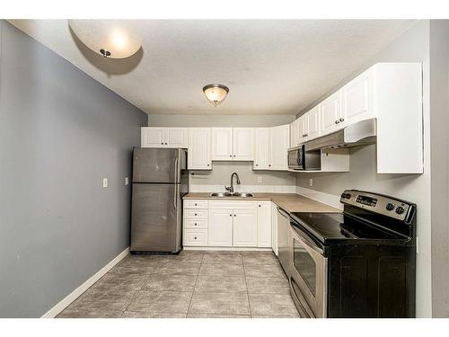 105-219 Huntington Park Bay Nw, Calgary, AB - Indoor Photo Showing Kitchen With Stainless Steel Kitchen With Double Sink