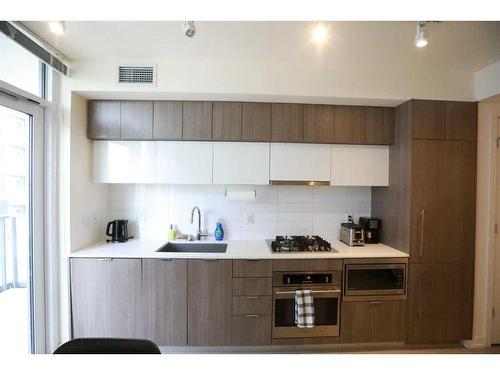 304-51 Waterfront Mews Sw, Calgary, AB - Indoor Photo Showing Kitchen With Upgraded Kitchen