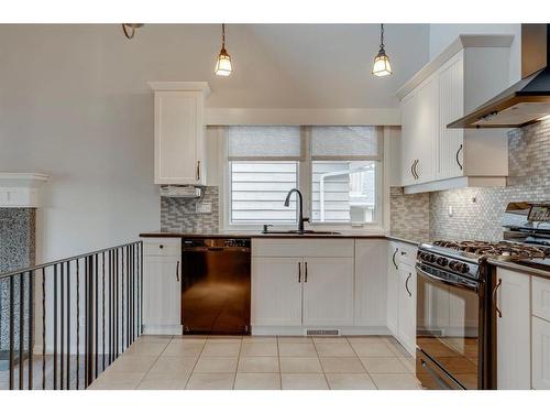 3020 Palliser Drive Sw, Calgary, AB - Indoor Photo Showing Kitchen With Upgraded Kitchen