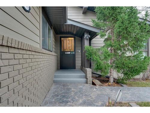 3020 Palliser Drive Sw, Calgary, AB - Outdoor With Exterior