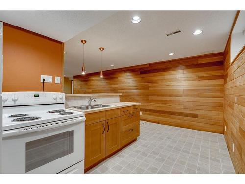 3020 Palliser Drive Sw, Calgary, AB - Indoor Photo Showing Kitchen With Double Sink