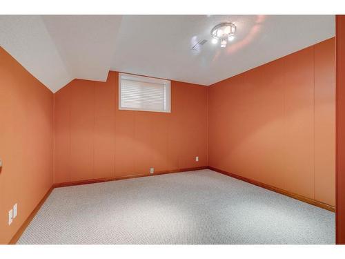 3020 Palliser Drive Sw, Calgary, AB - Indoor Photo Showing Other Room