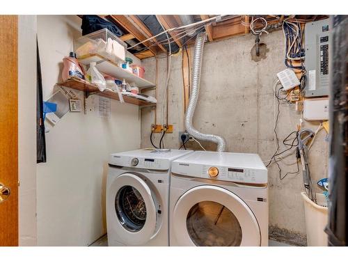 3020 Palliser Drive Sw, Calgary, AB - Indoor Photo Showing Laundry Room