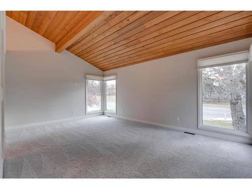 3020 Palliser Drive Sw, Calgary, AB - Indoor Photo Showing Other Room