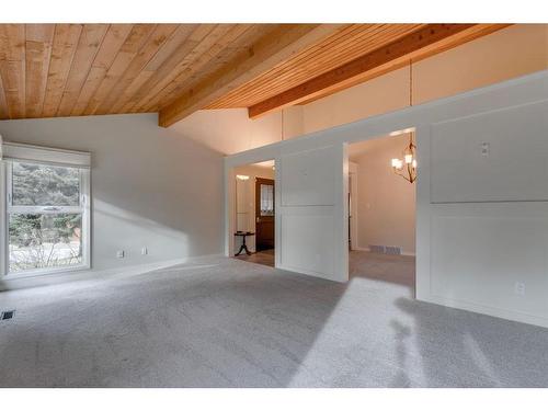 3020 Palliser Drive Sw, Calgary, AB - Indoor Photo Showing Other Room