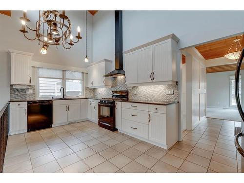 3020 Palliser Drive Sw, Calgary, AB - Indoor Photo Showing Kitchen