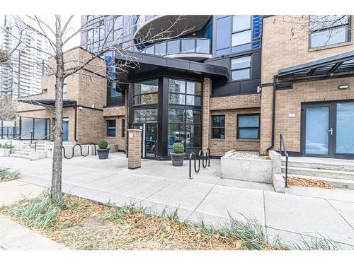 1802-303 13 Avenue Sw, Calgary, AB - Outdoor With Balcony With Facade