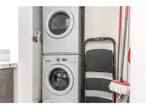 1802-303 13 Avenue Sw, Calgary, AB - Indoor Photo Showing Laundry Room