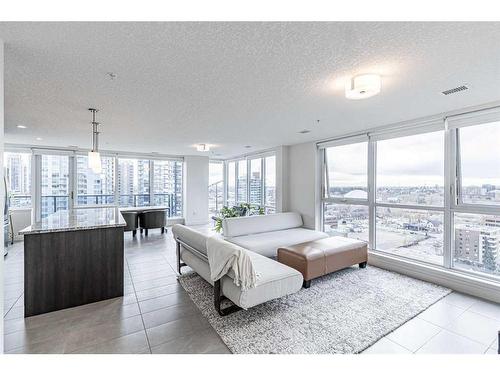 1802-303 13 Avenue Sw, Calgary, AB - Indoor Photo Showing Living Room