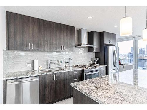 1802-303 13 Avenue Sw, Calgary, AB - Indoor Photo Showing Kitchen With Stainless Steel Kitchen With Upgraded Kitchen