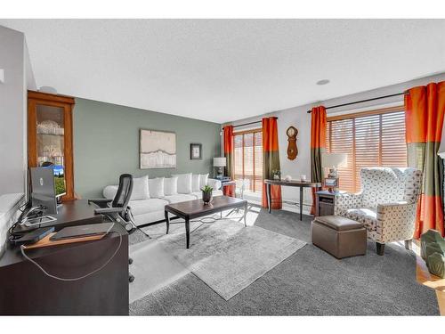 113 West Lakeview Crescent, Chestermere, AB - Indoor Photo Showing Living Room