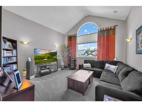 113 West Lakeview Crescent, Chestermere, AB - Indoor Photo Showing Living Room