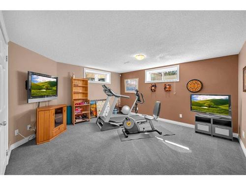 113 West Lakeview Crescent, Chestermere, AB - Indoor Photo Showing Gym Room