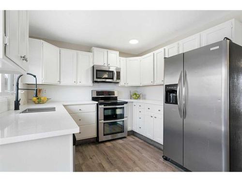 543 Summerwood Place Se, Airdrie, AB - Indoor Photo Showing Kitchen