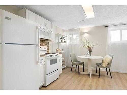 543 Summerwood Place Se, Airdrie, AB - Indoor Photo Showing Kitchen