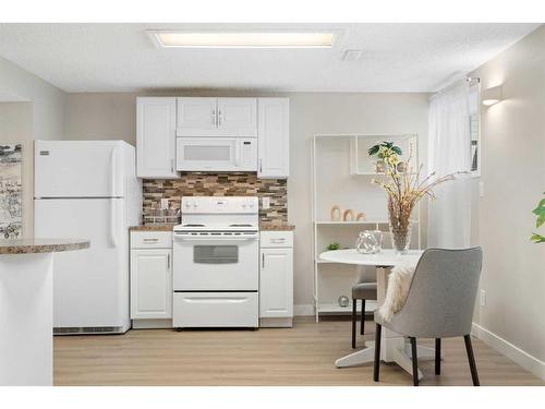 543 Summerwood Place Se, Airdrie, AB - Indoor Photo Showing Kitchen