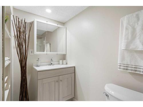 543 Summerwood Place Se, Airdrie, AB - Indoor Photo Showing Bathroom