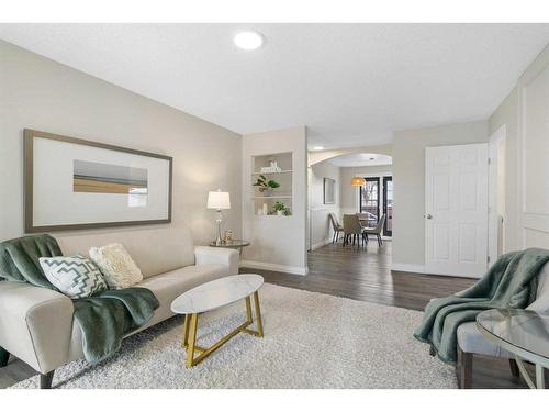 543 Summerwood Place Se, Airdrie, AB - Indoor Photo Showing Living Room