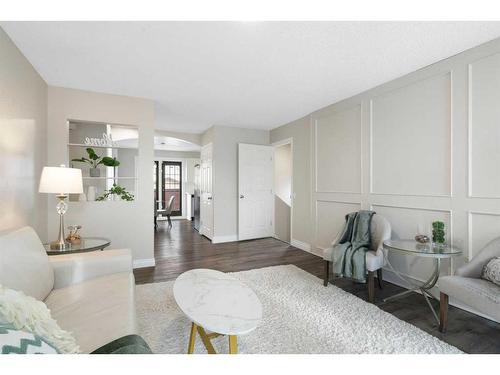 543 Summerwood Place Se, Airdrie, AB - Indoor Photo Showing Living Room