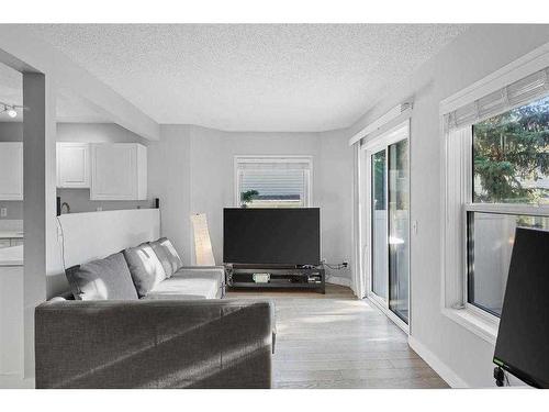 1308 154 Avenue Sw, Calgary, AB - Indoor Photo Showing Living Room