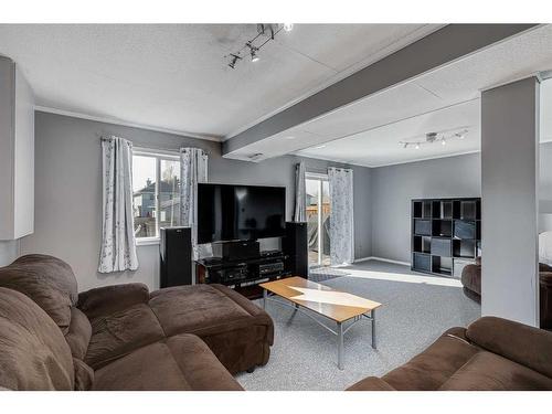 79 Covington Close Ne, Calgary, AB - Indoor Photo Showing Living Room