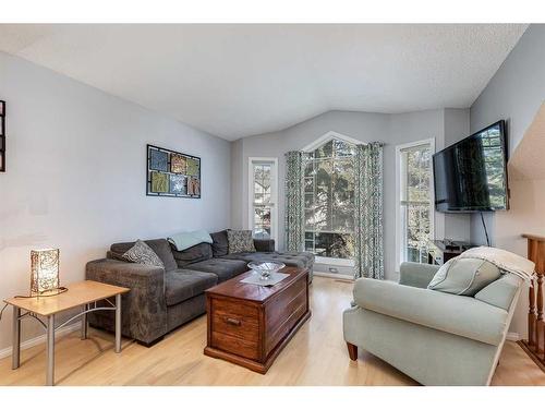 79 Covington Close Ne, Calgary, AB - Indoor Photo Showing Living Room