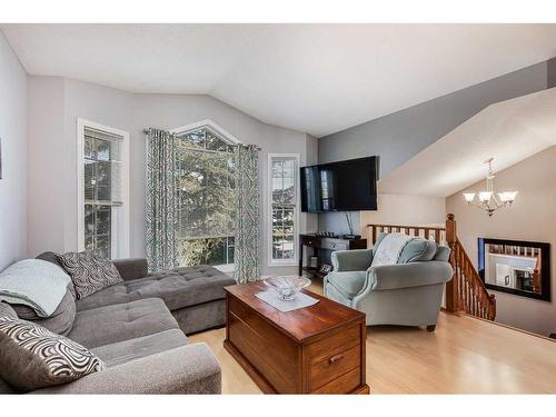 79 Covington Close Ne, Calgary, AB - Indoor Photo Showing Living Room