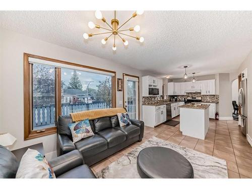 103 Hawktree Close Nw, Calgary, AB - Indoor Photo Showing Living Room