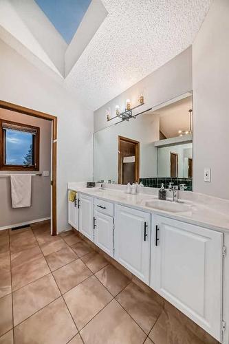 103 Hawktree Close Nw, Calgary, AB - Indoor Photo Showing Bathroom