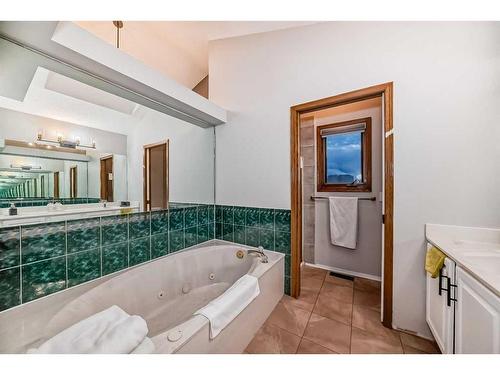 103 Hawktree Close Nw, Calgary, AB - Indoor Photo Showing Bathroom