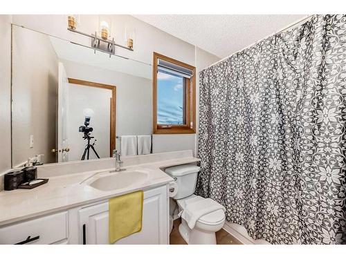 103 Hawktree Close Nw, Calgary, AB - Indoor Photo Showing Bathroom