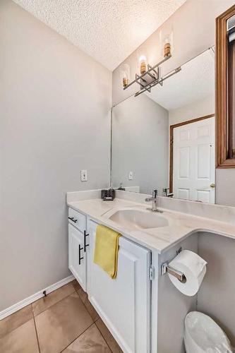 103 Hawktree Close Nw, Calgary, AB - Indoor Photo Showing Bathroom