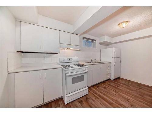 103 Hawktree Close Nw, Calgary, AB - Indoor Photo Showing Kitchen