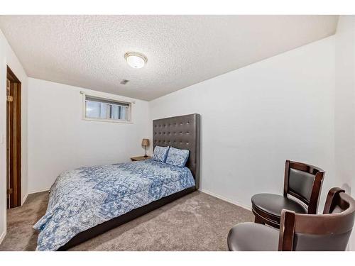 103 Hawktree Close Nw, Calgary, AB - Indoor Photo Showing Bedroom