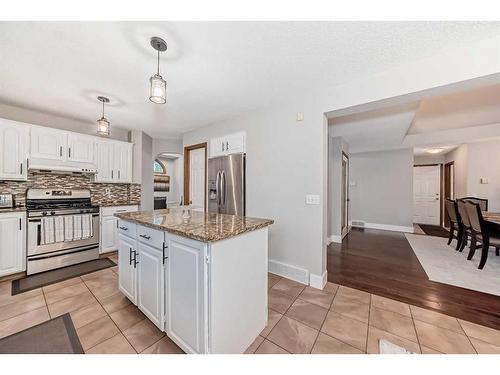 103 Hawktree Close Nw, Calgary, AB - Indoor Photo Showing Kitchen With Upgraded Kitchen