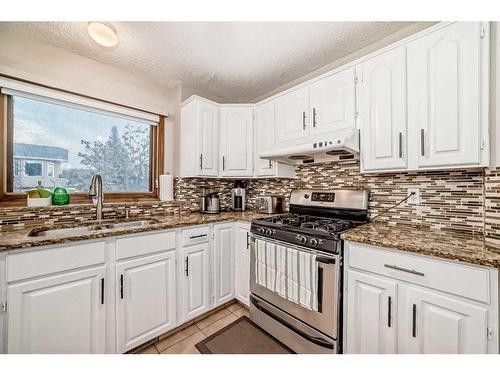 103 Hawktree Close Nw, Calgary, AB - Indoor Photo Showing Kitchen With Upgraded Kitchen