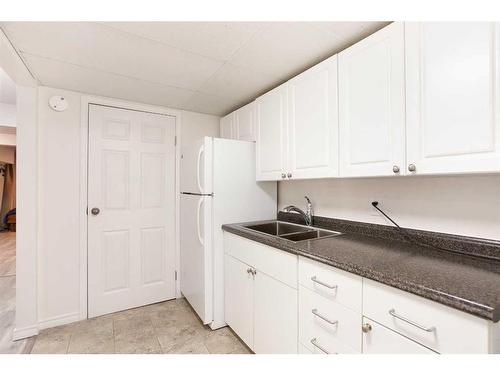 13 Edgeford Road Nw, Calgary, AB - Indoor Photo Showing Kitchen With Double Sink